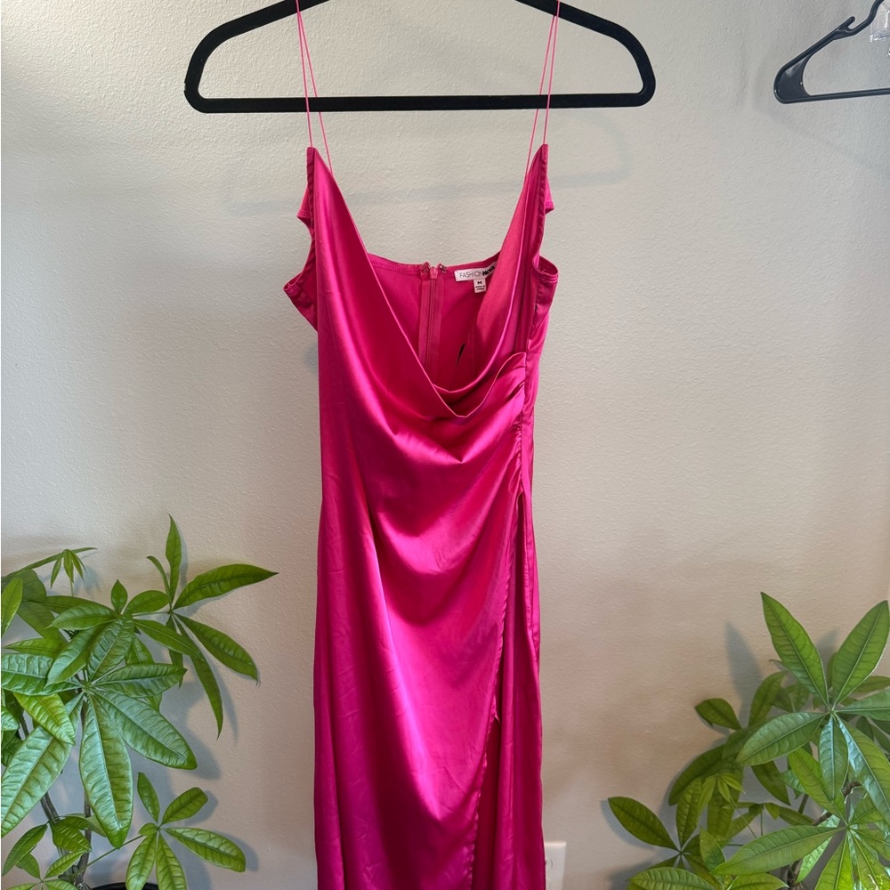 🔥 Hot Pink Satin Slip Dress – NWT Fashion Nova 🔥
